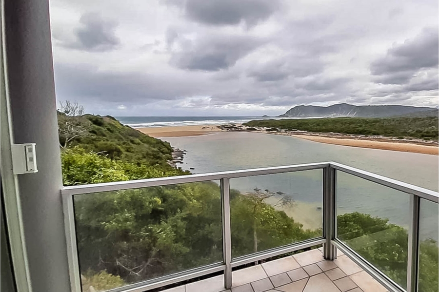 5 Bedroom Property for Sale in Kingfisher Creek Western Cape